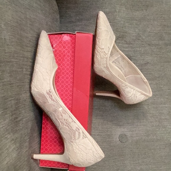 Beautiful Kelly & Katie pump size 9M - Picture 2 of 12